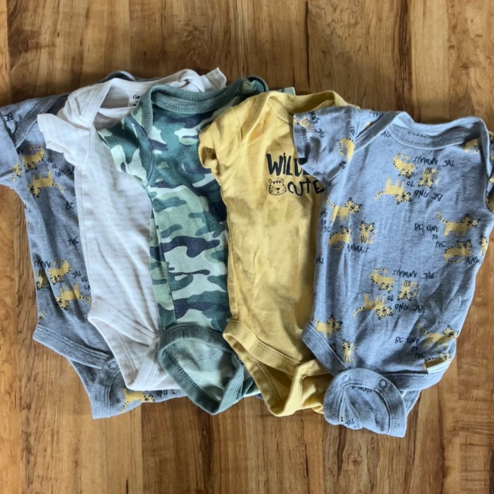 Gerber Onesies - Newborn - set of 5